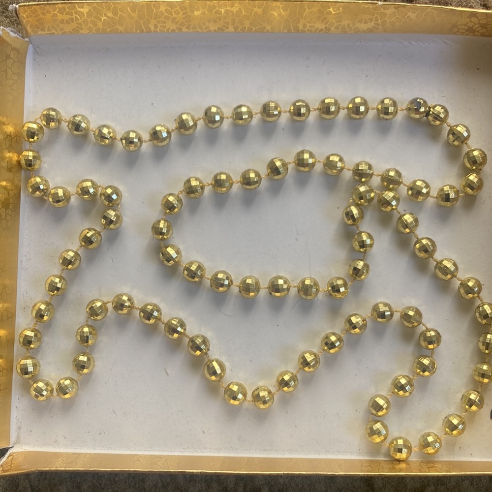 Faceted beaded gold tone necklace